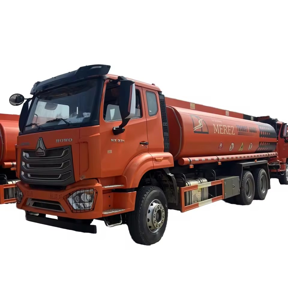 HOWO 25m3 T&agrave;u Chở Nhi&ecirc;n Liệu Di động