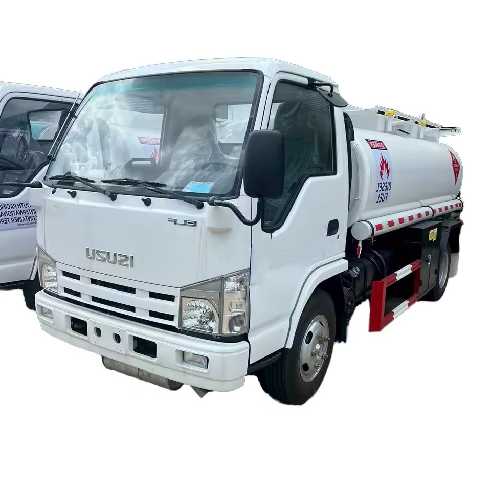 Xe Tải Chở Nhi&ecirc;n Liệu ISUZU5m&sup3; 4x4  Xe Tiếp Nhi&ecirc;n Liệu Vận Chuyển Dầu To&agrave;n đ
