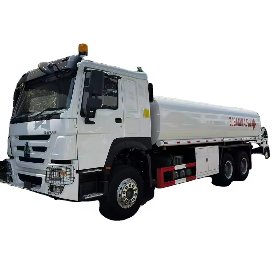 T&agrave;u Chở Nhi&ecirc;n Liệu Diesel SINOTRUK HOWO 6x4 RHD