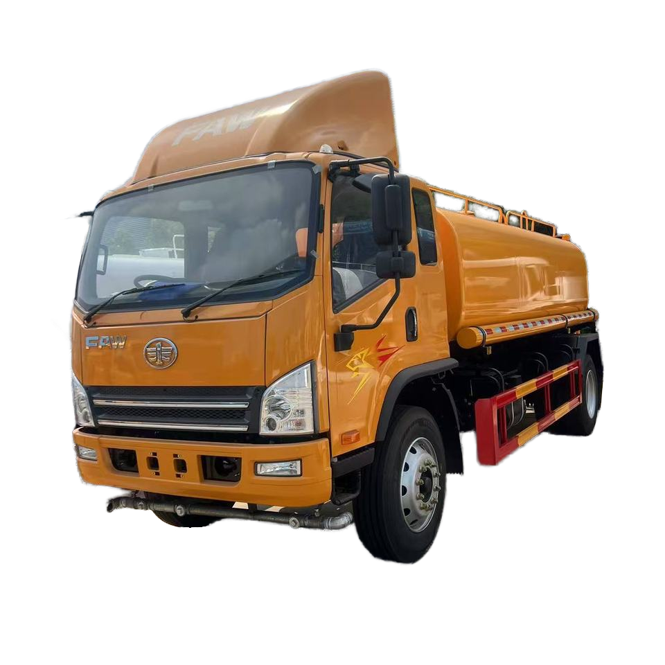 Xe Tải Bể Nước Liberation 10m&sup3; 4x2: Giải Ph&aacute;p Quản L&yacute; Nước To&agrave;n Diện Cho C