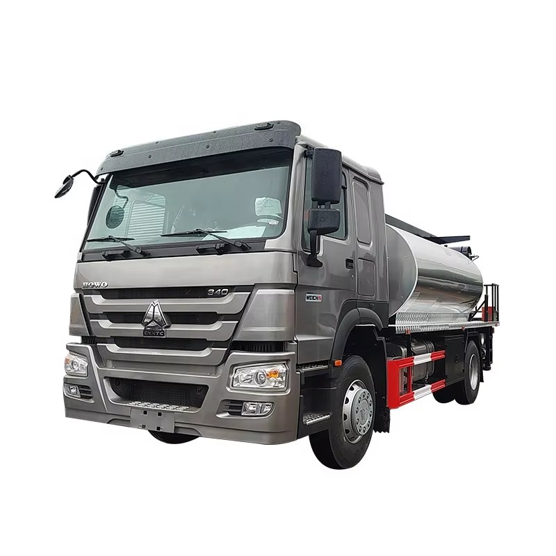 Howo 4x2 M&aacute;y M&oacute;c S&agrave;n đường Bitumen Xe Tải Đường Phun Nhựa đường Nh&agrave; Ph&a